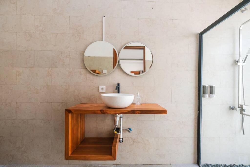 Kiki Village Bathtub Canggu  Bagian luar foto