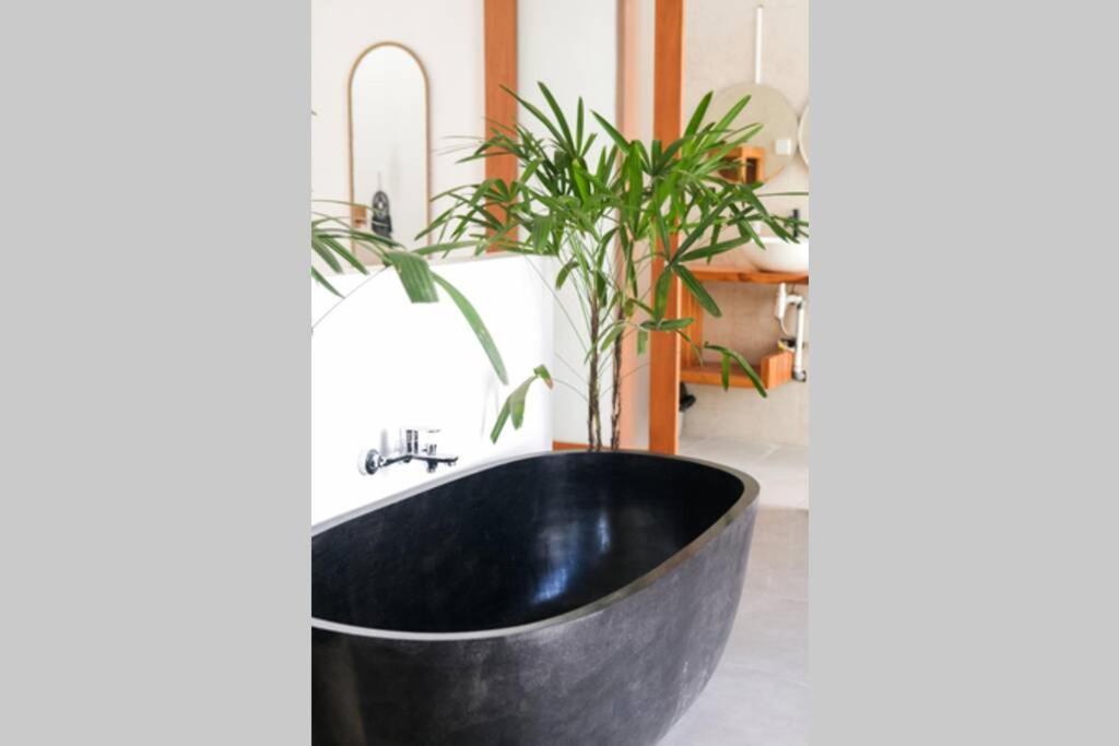 Kiki Village Bathtub Canggu  Bagian luar foto